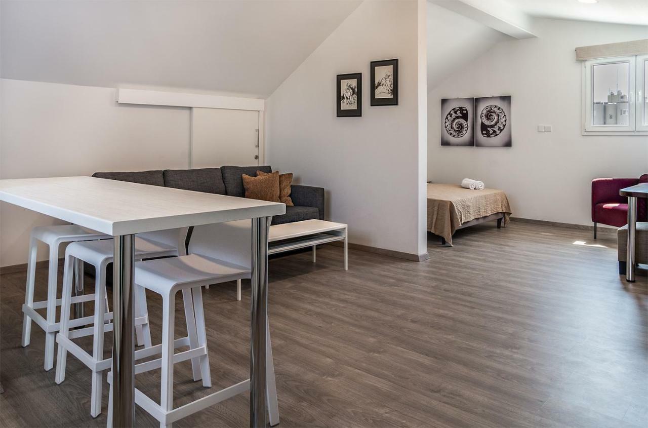 Silver Apartment - Loft ลิมาซอล ภายนอก รูปภาพ