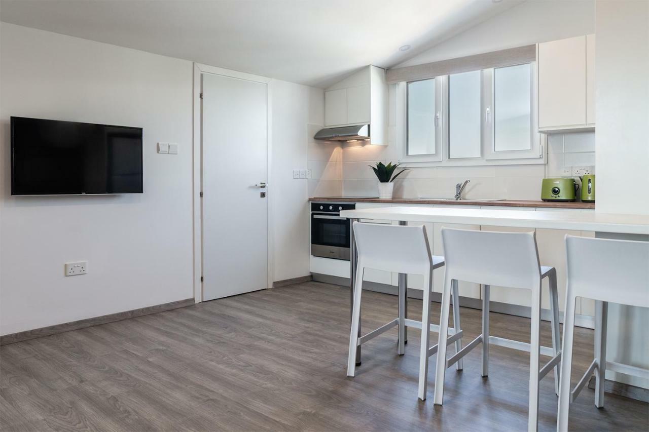 Silver Apartment - Loft ลิมาซอล ภายนอก รูปภาพ