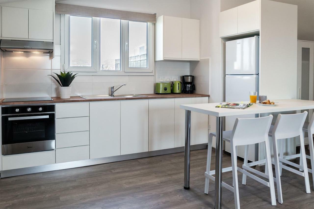 Silver Apartment - Loft ลิมาซอล ภายนอก รูปภาพ