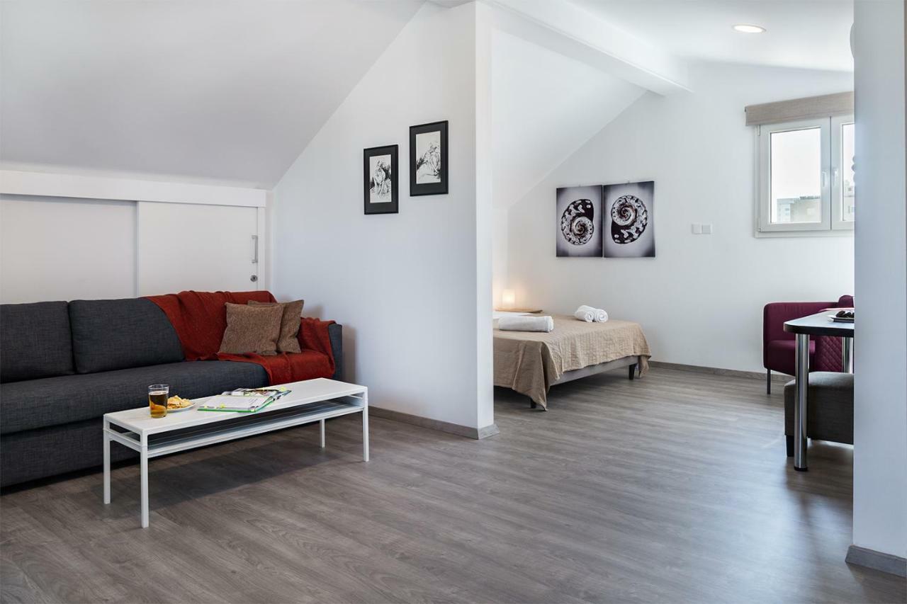 Silver Apartment - Loft ลิมาซอล ภายนอก รูปภาพ