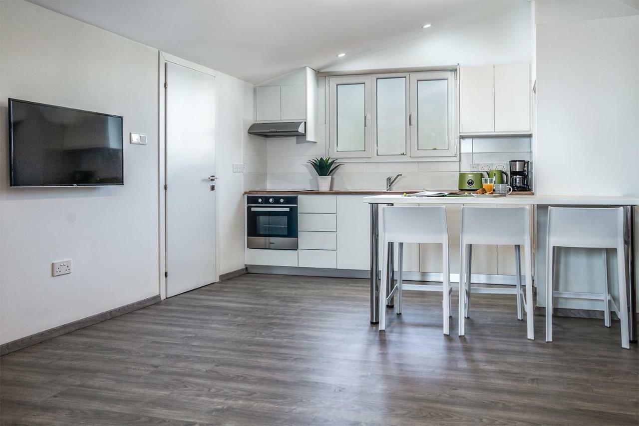 Silver Apartment - Loft ลิมาซอล ภายนอก รูปภาพ